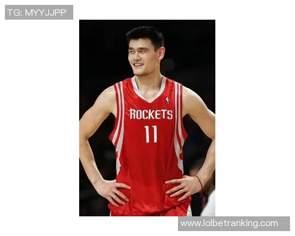 姚明在赛场上的盖帽与投篮技巧解析，如何塑造篮球巨星的传奇之路